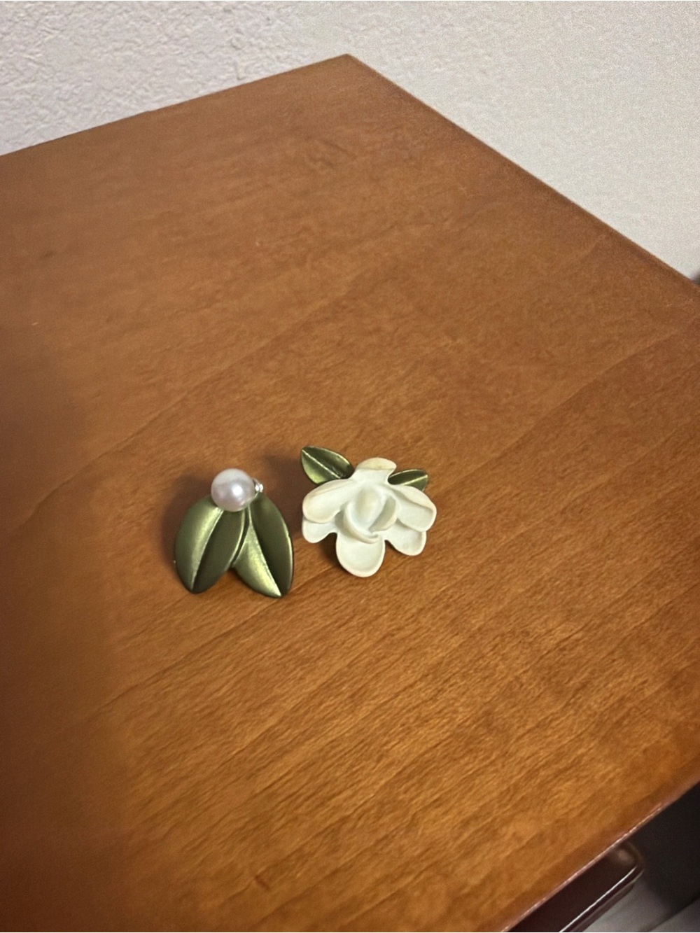 Floral Cluster Stud Earrings in Green & White - Picture 2 of 2